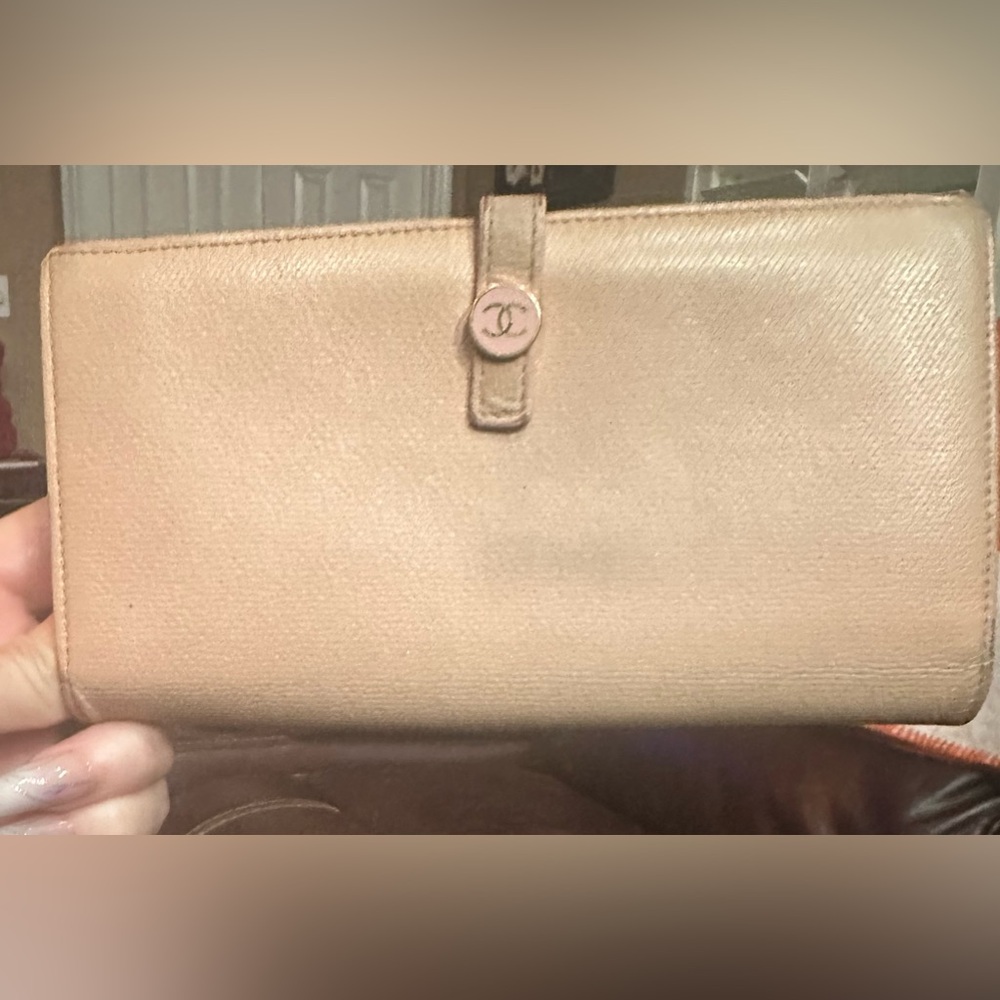 💜Authentic Chanel lambskin Logo wallet Pinkish Cream